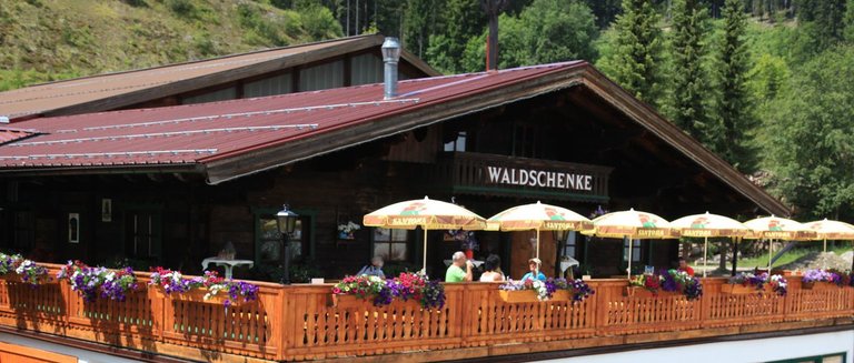 Ramsauer Waldschenke mit Sonnenterasse. | © Ramsauer Waldschenke