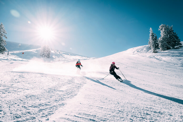 Skifahrer auf der Piste am Hochwurzen | © Armin Walcher